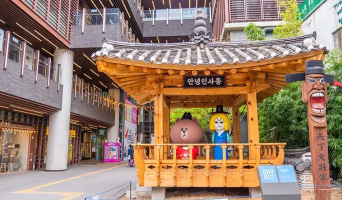 Gyeongbokgung & Insadong Food Walking Tour