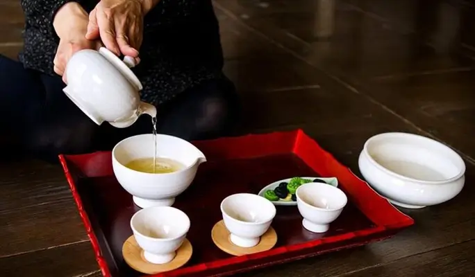 Gyeongbokgung & Insadong Food Walking Tour
