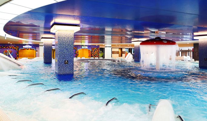 Woongjin Play Doci Indoor Water Park + Art Bunker B39 + Strawberry Picking 1 Day Tour (Join-in/Private)