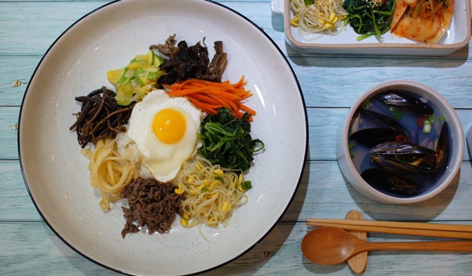 Private Korean Cooking Class + Traditional Market Tour in Gyeongju