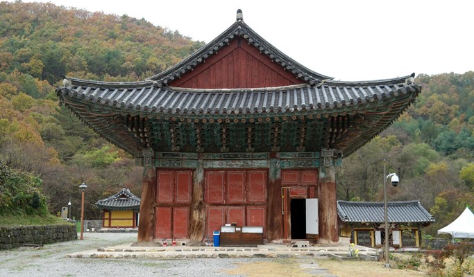 Spring Special: Ssanggyesa Temple + Hwagaejangteo Market Cherry Blossom 1 Day Tour - from Busan (Mar 31~Apr 14)