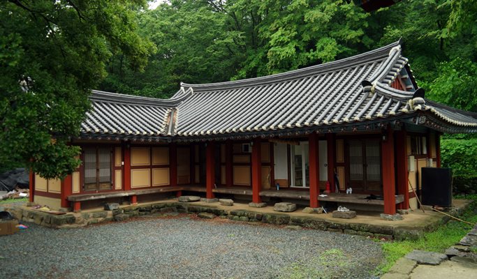Spring Special: Ssanggyesa Temple + Hwagaejangteo Market Cherry Blossom 1 Day Tour - from Busan (Mar 31~Apr 14)