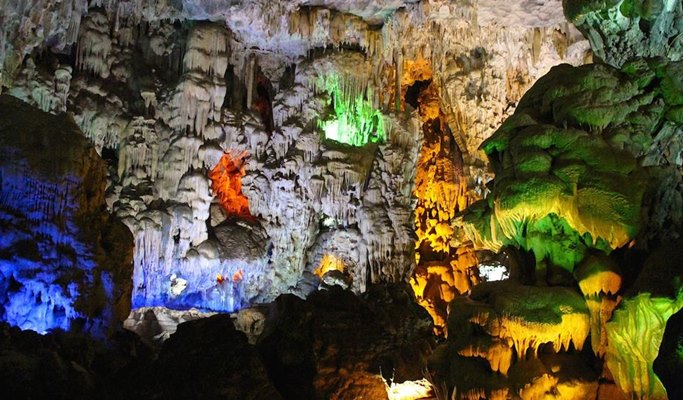 Halong Bay + Thien Cung Cave 1 Day Tour (+ Seafood Lunch/Kayaking or Bamboo Boat Ride) - from Hanoi (+ Transfer option)