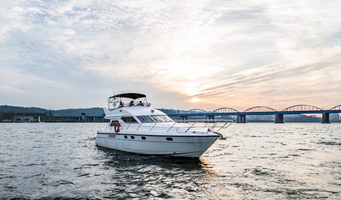 Hangang River Boat / Yacht Tour from Some Sevit Island, Banpo Hangang Park - Join-in or Private