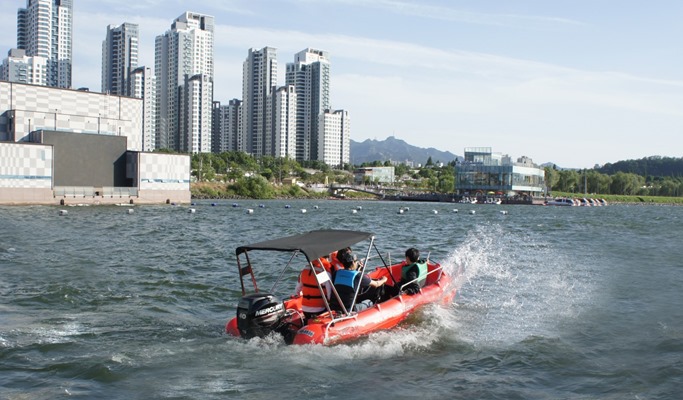 Hangang River Boat / Yacht Tour from Some Sevit Island, Banpo Hangang Park - Join-in or Private