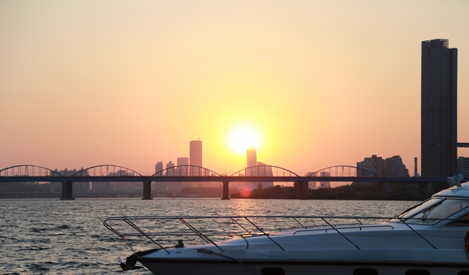 Hangang River Boat / Yacht Tour from Some Sevit Island, Banpo Hangang Park - Join-in or Private