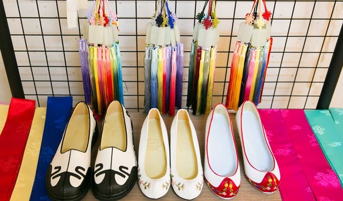 モダン韓服レンタル＆韓国の伝統家屋または景福宮での写真撮影