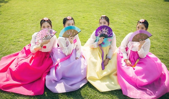 モダン韓服レンタル＆韓国の伝統家屋または景福宮での写真撮影