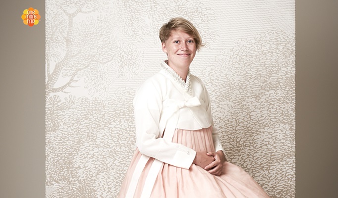 Professional Studio Hanbok Photoshoot in Gangnam, Seoul