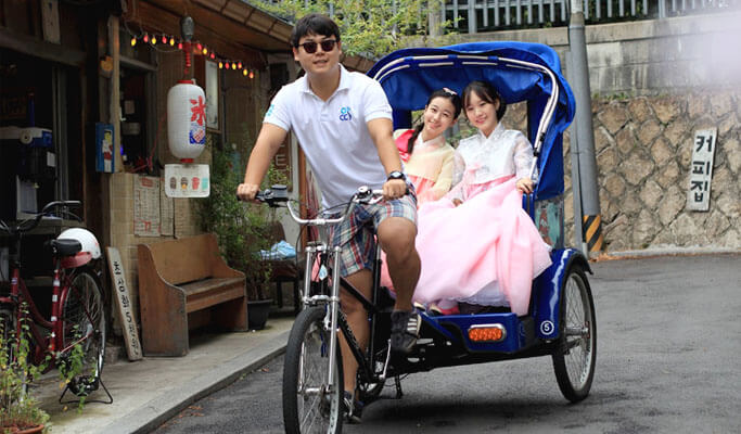 Hanbok Rental+Pedicab Ride in Bukchon Hanok Village