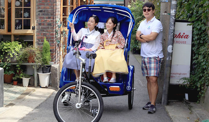 Hanbok Rental+Pedicab Ride in Bukchon Hanok Village
