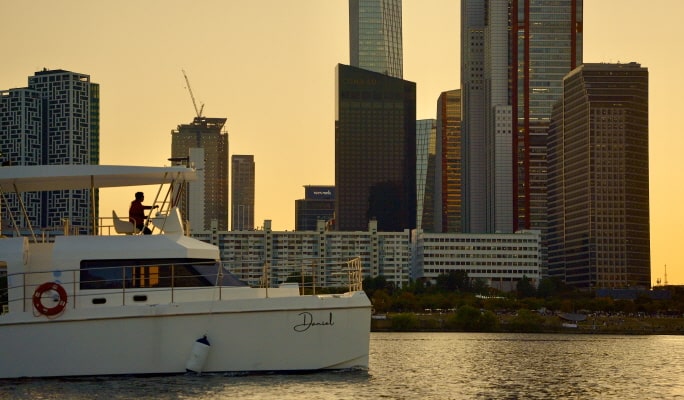 Hangang River Public Yacht Tour at Yeouido Hangang Park
