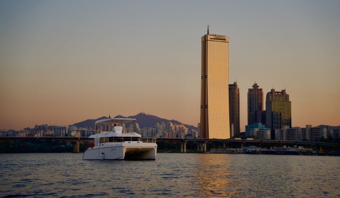 Hangang River Public Yacht Tour at Yeouido Hangang Park
