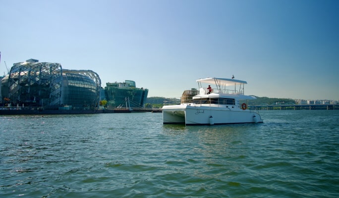 Hangang River Public Yacht Tour at Yeouido Hangang Park