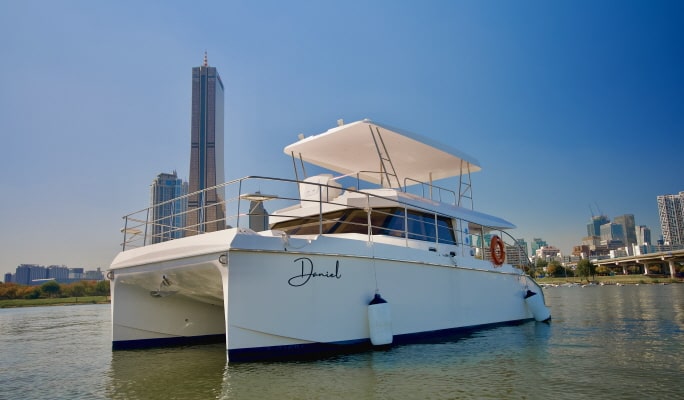 Hangang River Public Yacht Tour at Yeouido Hangang Park