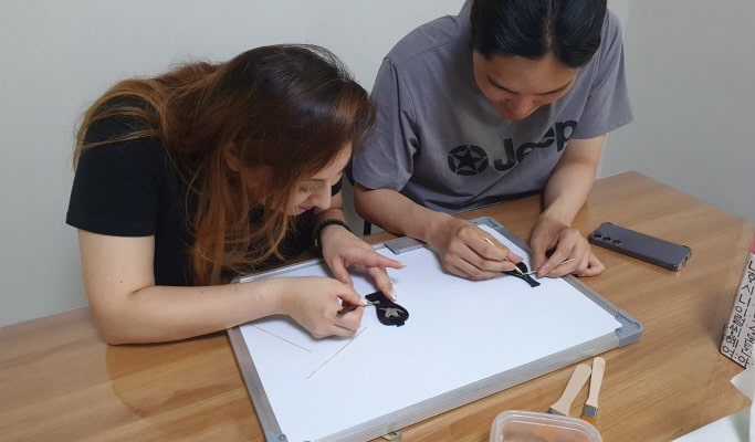 Hanji & Mother-of-Pearl Craft Experience near Hongdae/Mangwon