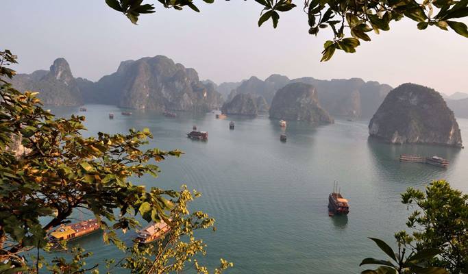 Hanoi Noi Bai Airport / Hanoi City Center ↔ Halong Bay Tuan Chau Island Transfer - Private Taxi (24/7)