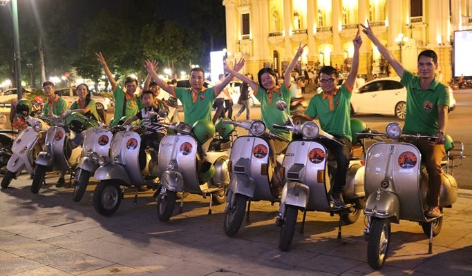 Hanoi Night Food Tour by Vespa (Join-in/Private)