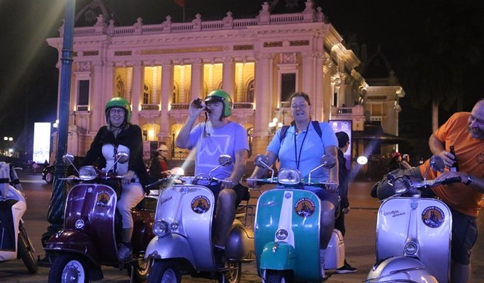 Hanoi Night Food Tour by Vespa (Join-in/Private)