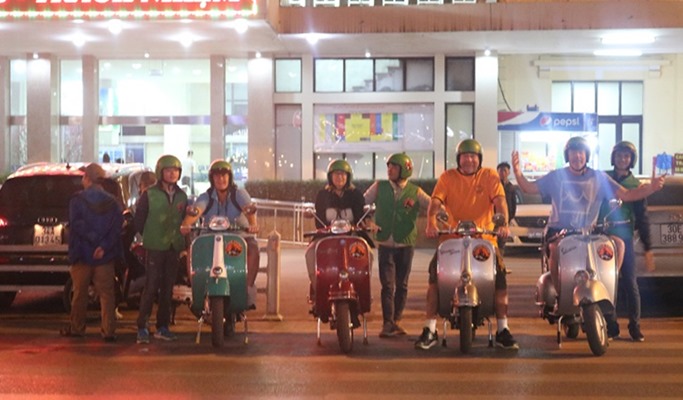 Hanoi Night Food Tour by Vespa (Join-in/Private)