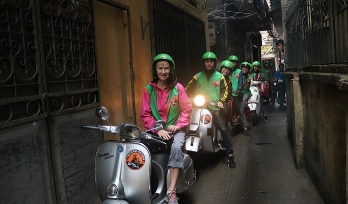 Hanoi Night Food Tour by Vespa (Join-in/Private)