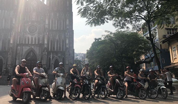 Hanoi Street Food Tour by Scooter (Join-in/Private)