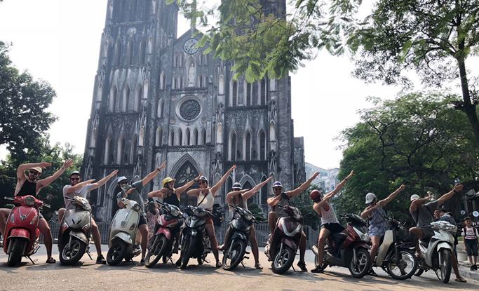 Hanoi Street Food Tour by Scooter (Join-in/Private)