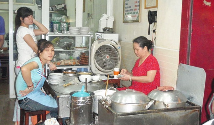 Hanoi Old Quarter Street Food Walking Tour