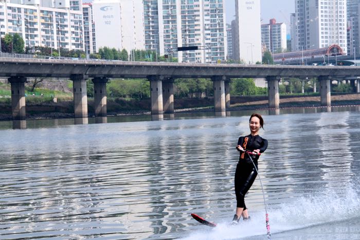 Waterskiing & Wakeboarding on Han River 
