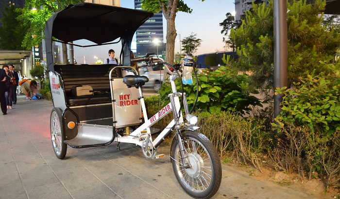 Seoul Hongdae Pedicab (Rickshaw) Ride Tour