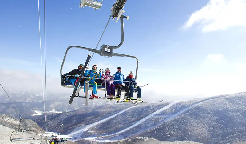 High1 Ski Resort: 1 Day Ski/Snowboard Tour - from Seoul