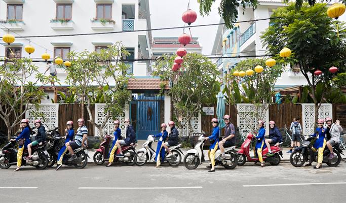 Hoi An Street Food Private Motorbike Tour with Driver Wearing Vietnam Traditional Attire