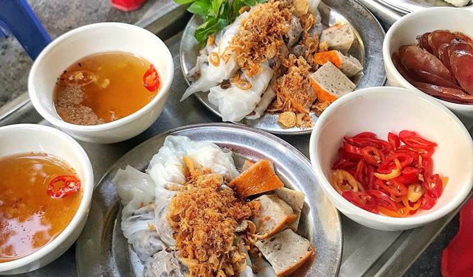 Hoi An Street Food Private Motorbike Tour with Driver Wearing Vietnam Traditional Attire