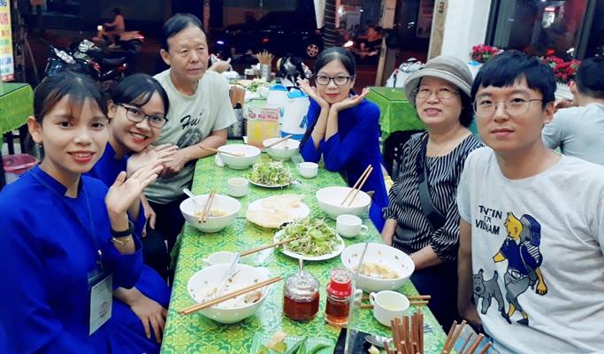 Hoi An Street Food Private Motorbike Tour with Driver Wearing Vietnam Traditional Attire
