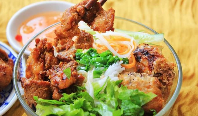 Hoi An Street Food Private Motorbike Tour with Driver Wearing Vietnam Traditional Attire