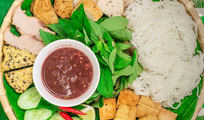 Hoi An Street Food Private Motorbike Tour with Driver Wearing Vietnam Traditional Attire