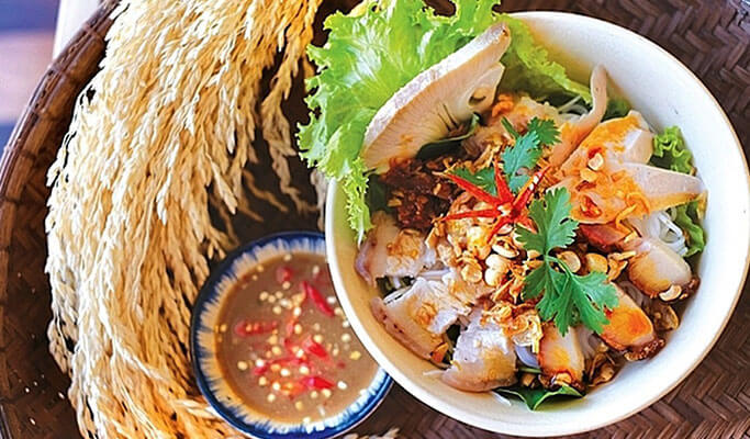 Adventurous Street Food Private Walking Tour in Hoi An