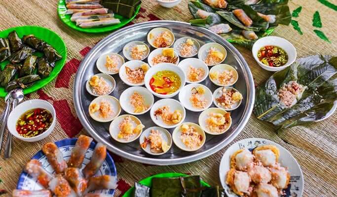 Adventurous Street Food Private Walking Tour in Hoi An