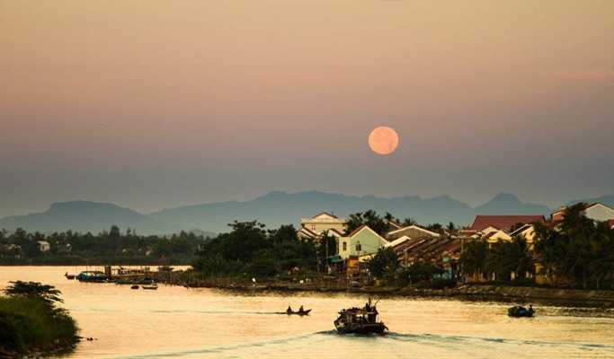Hoi An Sunrise/Sunset Tour with Photographer (Half Day)