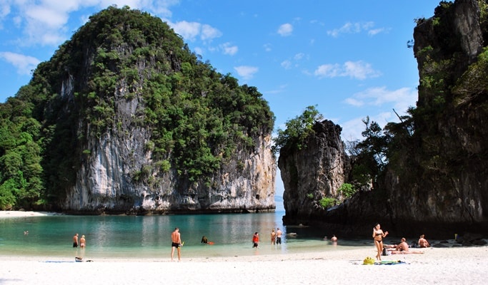 Hong Island 1 Day Tour by Speed Boat (+Lunch/Snorkeling) - from Krabi
