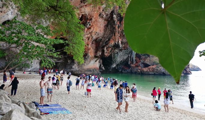 Hong Island 1 Day Tour by Long-tail Boat (+ Lunch/Snorkeling) - from Krabi