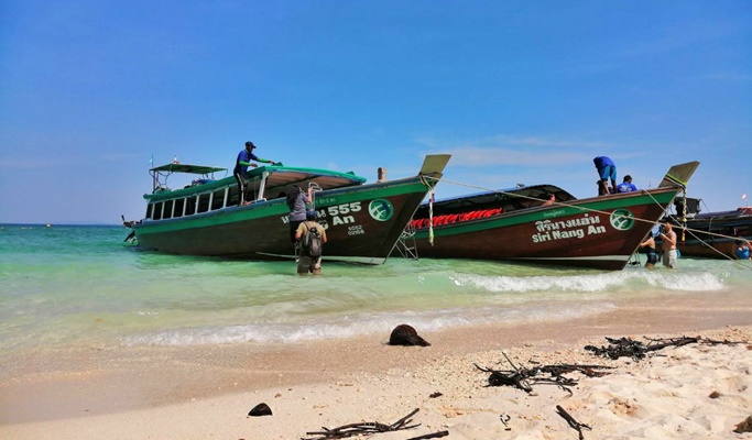 Hong Island 1 Day Tour by Speed Boat (+Lunch/Snorkeling) - from Krabi
