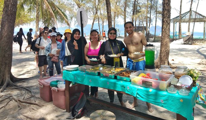 Hong Island 1 Day Tour by Speed Boat (+Lunch/Snorkeling) - from Krabi