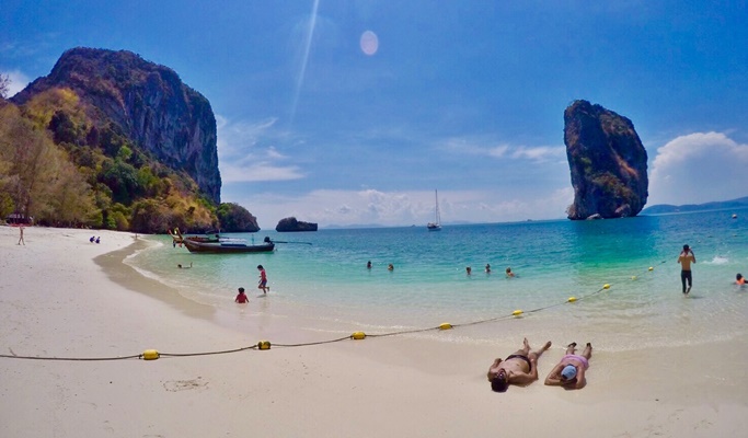 Hong Island 1 Day Tour by Long-tail Boat (+ Lunch/Snorkeling) - from Krabi