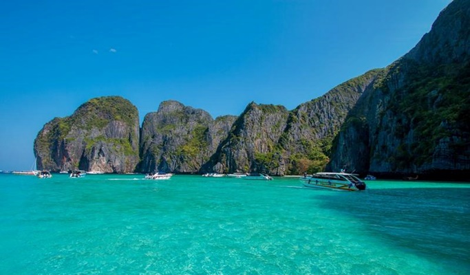 Hong Island 1 Day Tour by Long-tail Boat (+ Lunch/Snorkeling) - from Krabi