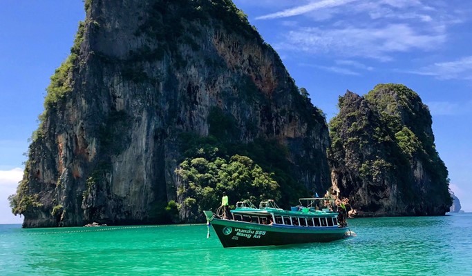 Hong Island 1 Day Tour by Long-tail Boat (+ Lunch/Snorkeling) - from Krabi