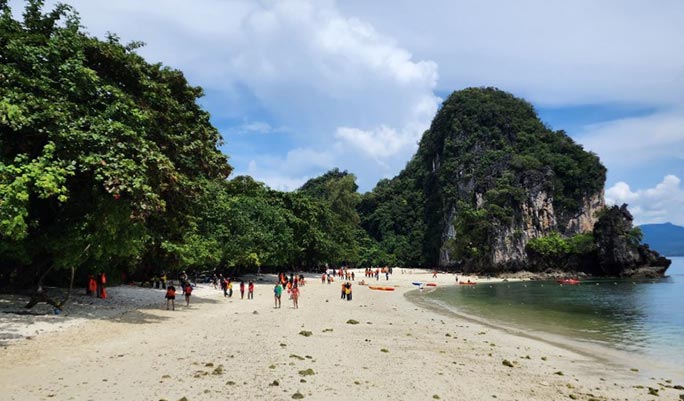 Krabi Hong Island 1 Day Tour by Speedboat (+Lunch/Snorkeling) (+ Hotel Transfer option)