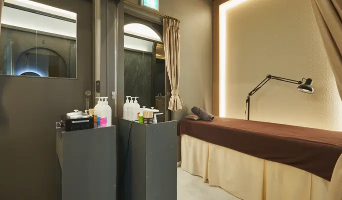 House Waxing: Waxing Salon in Yongsan
