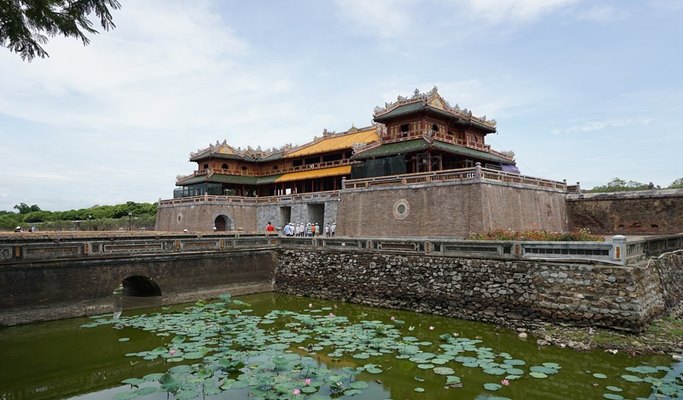Hue Thien Mu Pagoda + Imperial Palace + Dong Ba Market Tour (+Dragon Boat Ride) (Half Day)