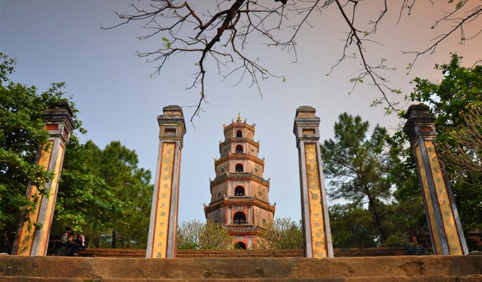 Hue Thien Mu Pagoda + Imperial Palace + Dong Ba Market Tour (+Dragon Boat Ride) (Half Day)